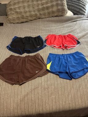 Nike Women's Running Shorts Athletic Shorts Bundle (4 Pairs) size Large